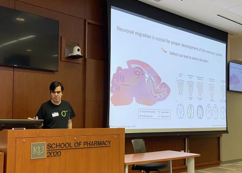 Felipe Teiseira giving oral presentation